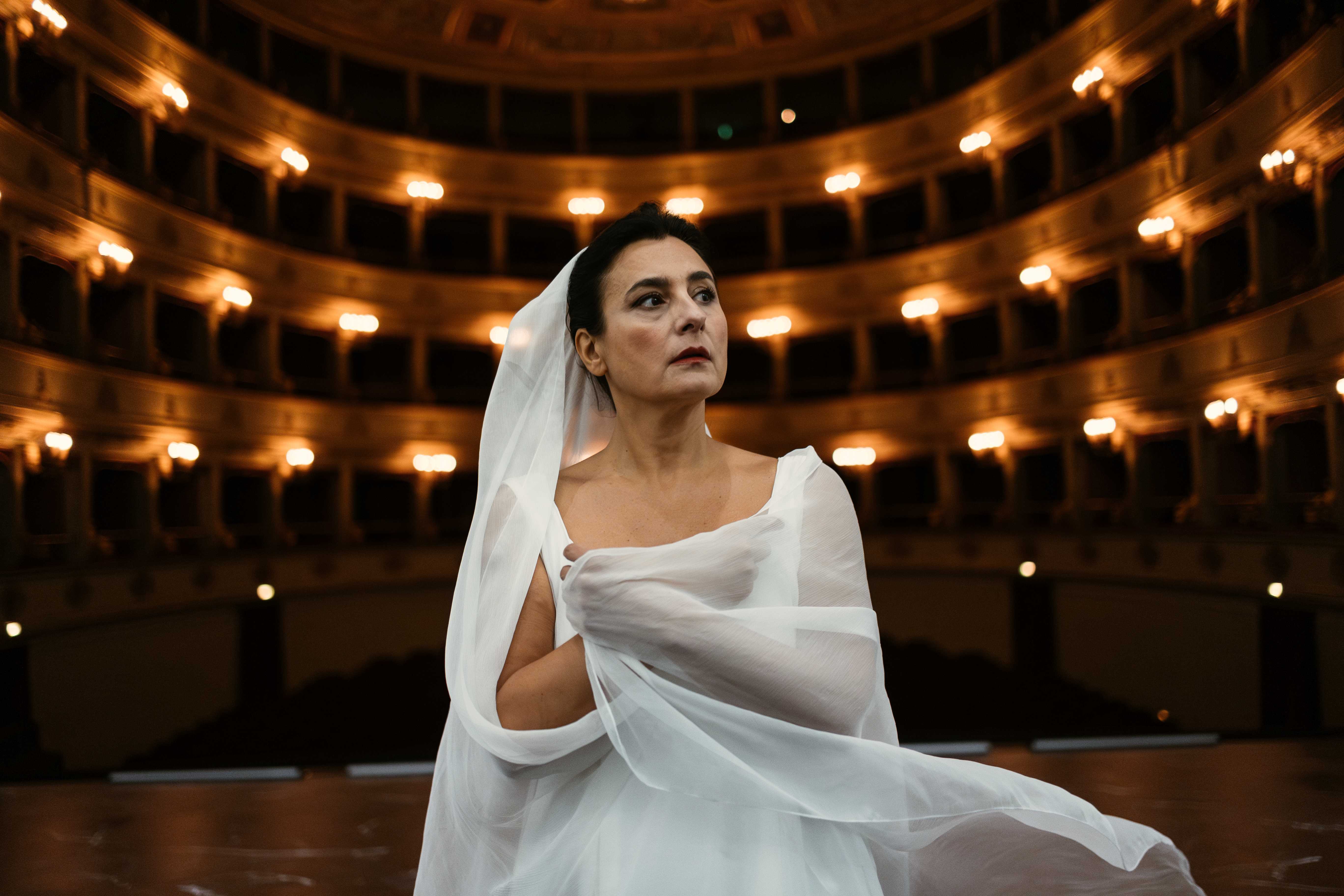 IL DEBUTTO PER CARMELA REMIGIO NELLA VESTALE AL FESTIVAL PERGOLESI SPONTINI